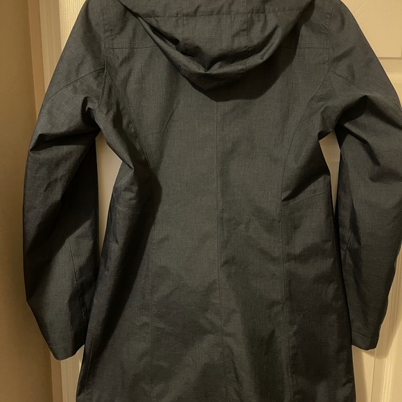 Eddie Bauer - navy rain jacket - size S - Picture 2 of 3